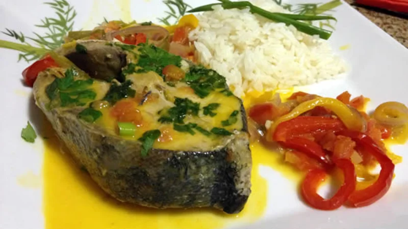 moqueca na panela de cerâmica