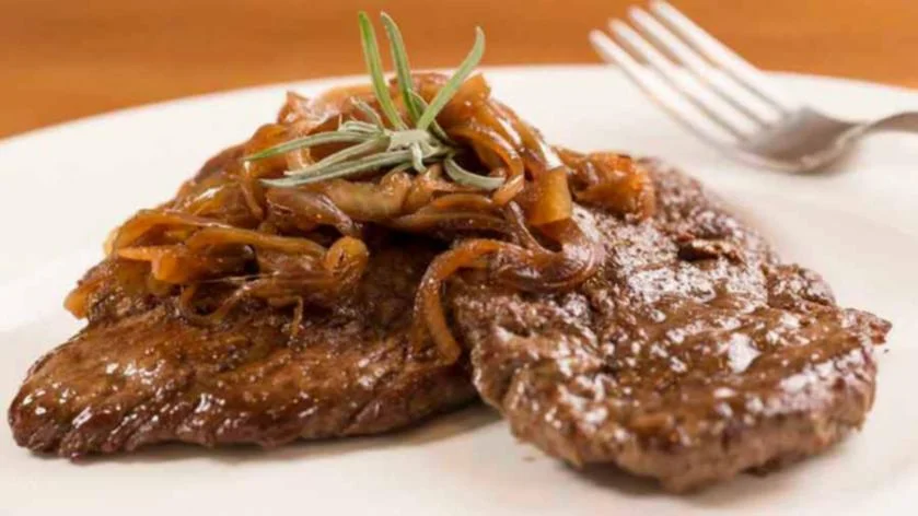 como fazer bife acebolado